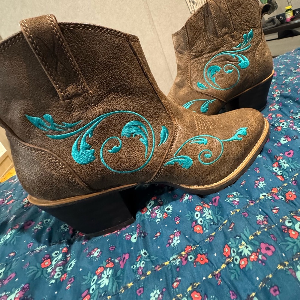 Twisted X Brown Boots with Turquoise Embroidery